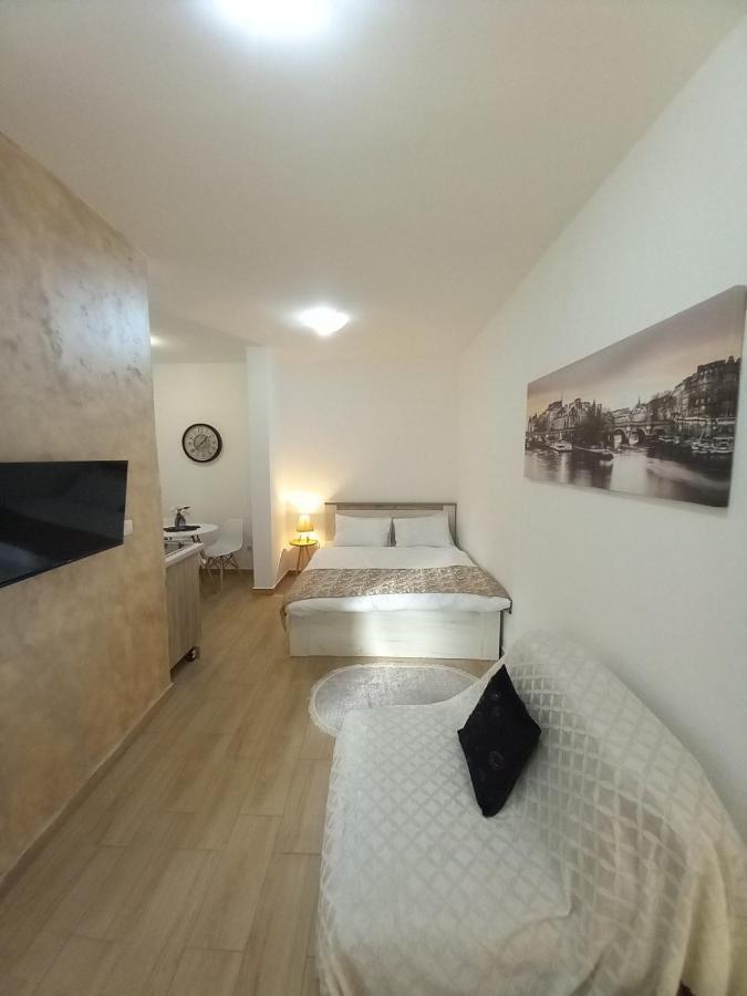Casa Apartments, One-bedroom *