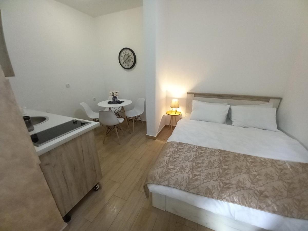 Casa Apartments, One-bedroom *